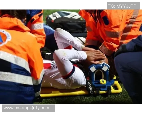 巴黎官方确认杜埃右大腿肌肉受伤预计缺阵数周影响球队阵容