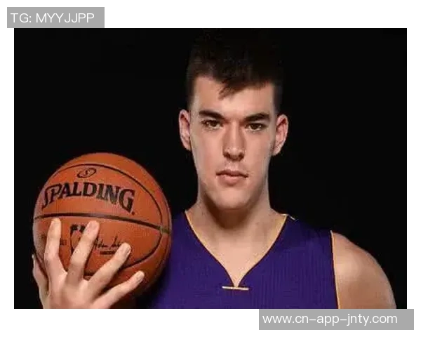 忙里偷闲的球迷时刻祖巴茨博格丹柯林斯齐聚观战洛杉矶FC比赛 忙里偷闲的球迷时刻祖巴茨博格丹柯林斯齐聚观战洛杉矶FC比赛