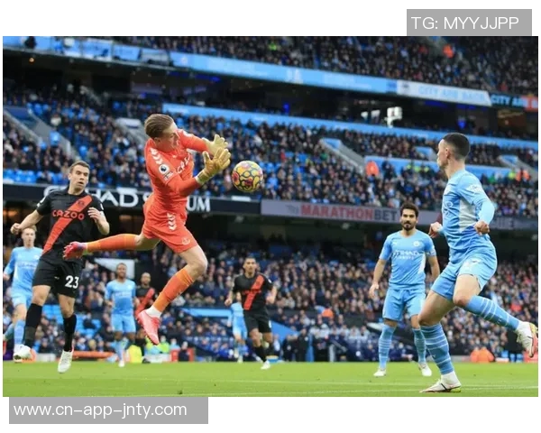 迪亚斯激情滑跪庆祝倒地助攻与补时绝杀展现战斗精神至最后一刻