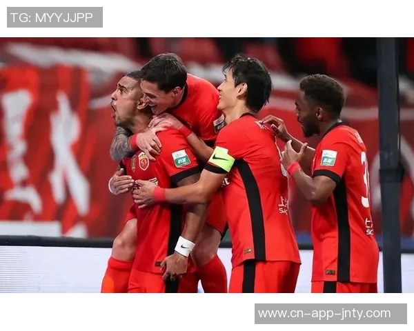 海港队考虑引进第六外援梅伦多全场坐替补席引发关注